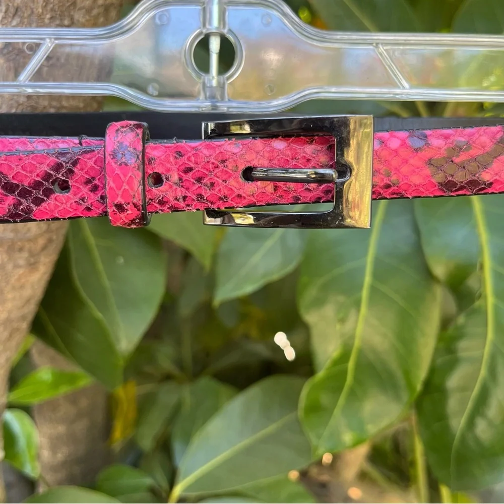Vintage WCM New York snakeskin / python belt in pink and black.